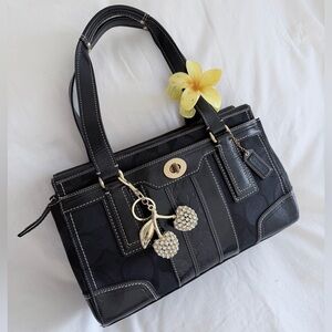 vintage Coach Hampton Shoulder Bag w/gold hardware